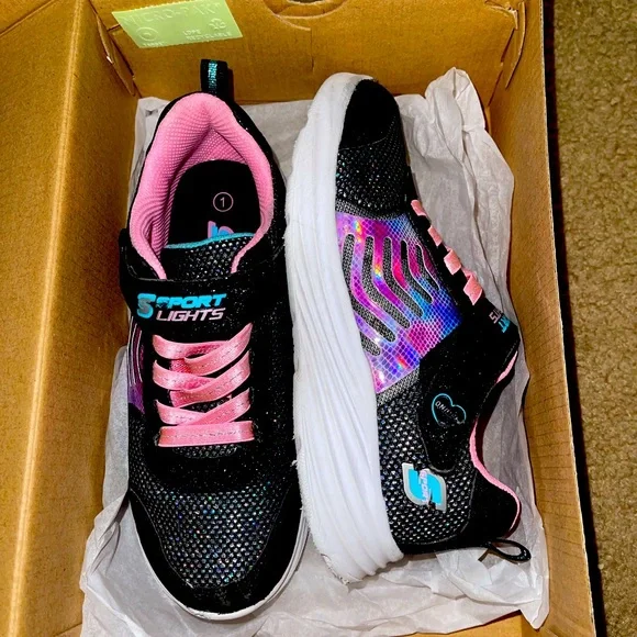 🎆 Sketcher’s light up sneakers 🎇 - Picture 2 of 10